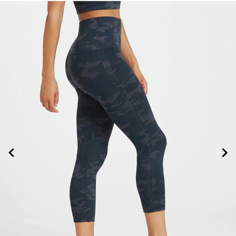 SPANX Look At Me Now Cropped Leggings in CAMO